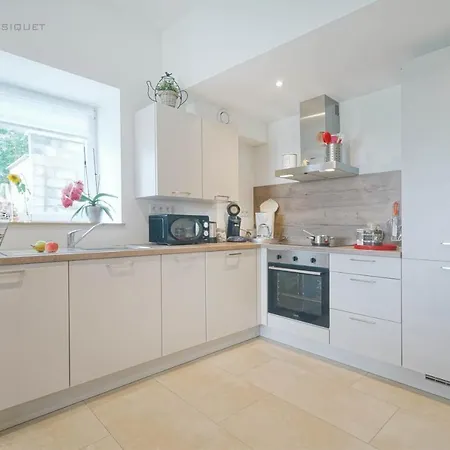 Familial Ferme Des Aujes Falaen